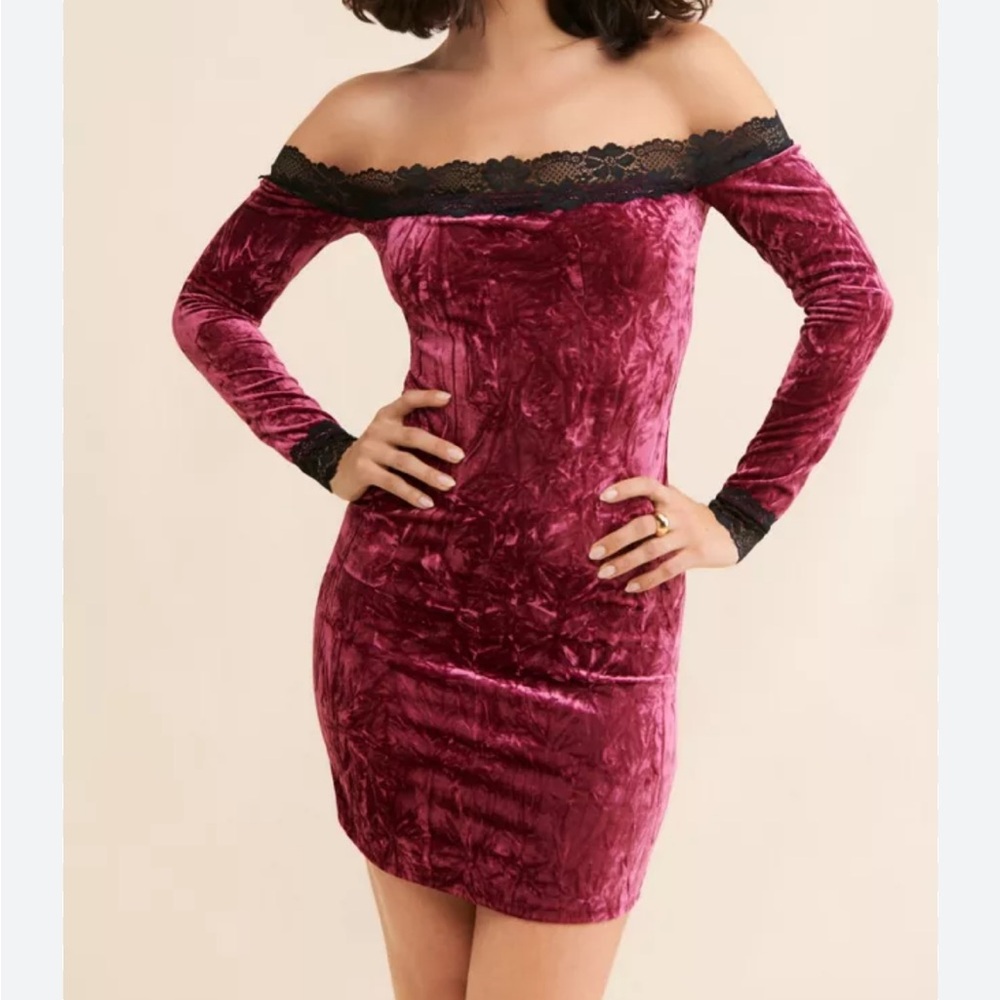 Off-Shoulder Velvet Dress in Wine with Black Lace Trim by Kimchi Blue Size S